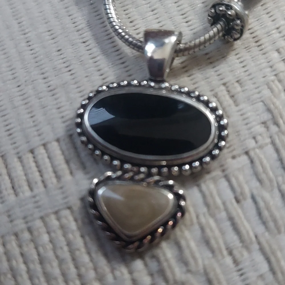 Kenneth Cole Silver Black & Grey Beaded Pendant snake Rope chain Necklace